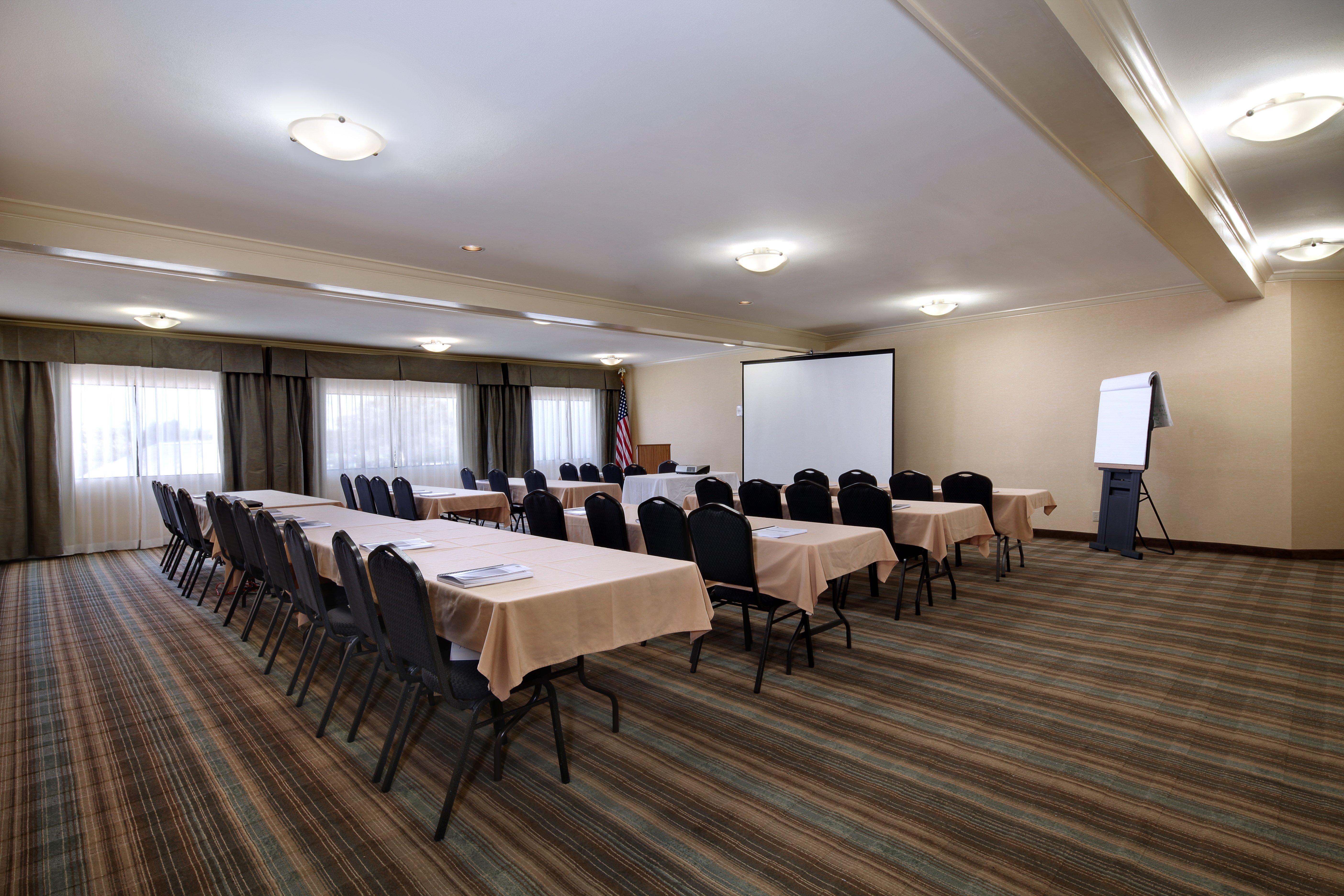 Holiday Inn Express Port Hueneme By Ihg Exterior foto